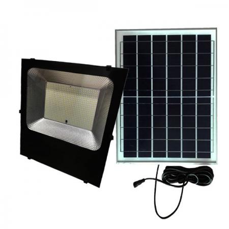 نصب آسان و بدون نیاز به کابل کشی در پروژکتور خورشیدی