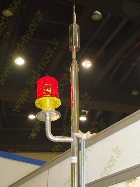 چراغ دکل خورشیدی